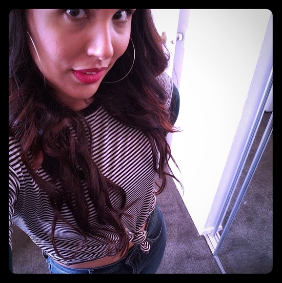 Meet your Posher 💋 TOP- RATED SELLER 💯 - Picture 8 of 8